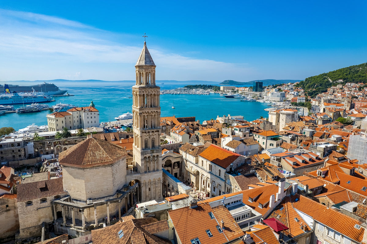 Split, Kroatien — Altstadt und Hafen